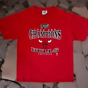 Vintage Chicago Bulls Shirt XL Red 1996 NBA Finals Champs Nutmeg Michael Jordan